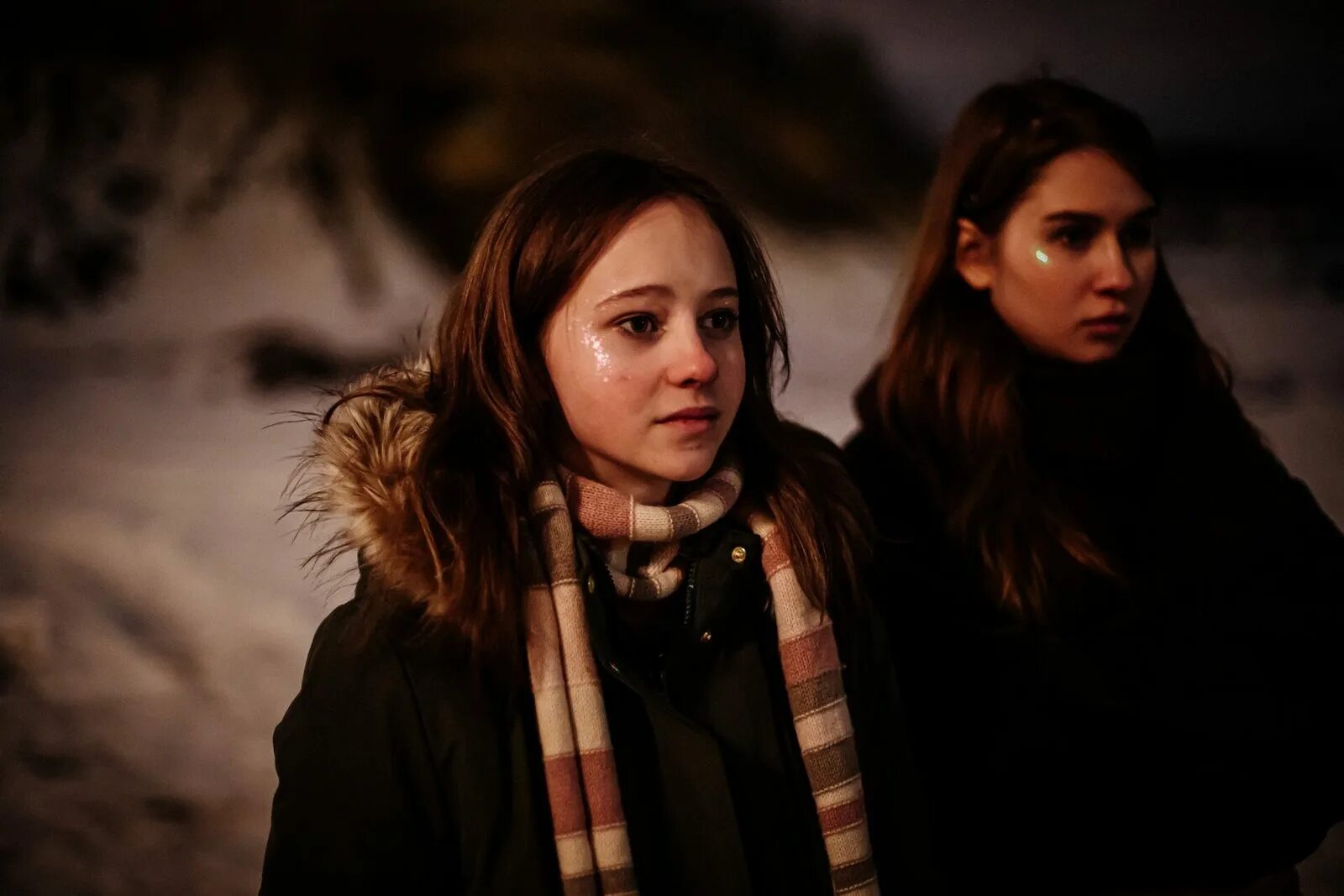 Зимняя ночная съемка. Российский фильм одна 2022. Тайна фильм 2022. Один маленький ночной секрет дата выхода. Одна фильм 2022 кадры.