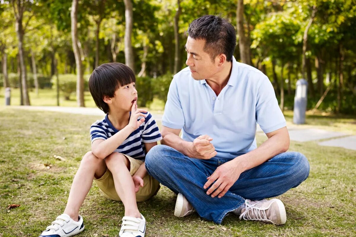 Утешение подростка. Отец и сын подросток. Воспитание ребенка. Children with parent education. Сон эстетика родители и ребенок.