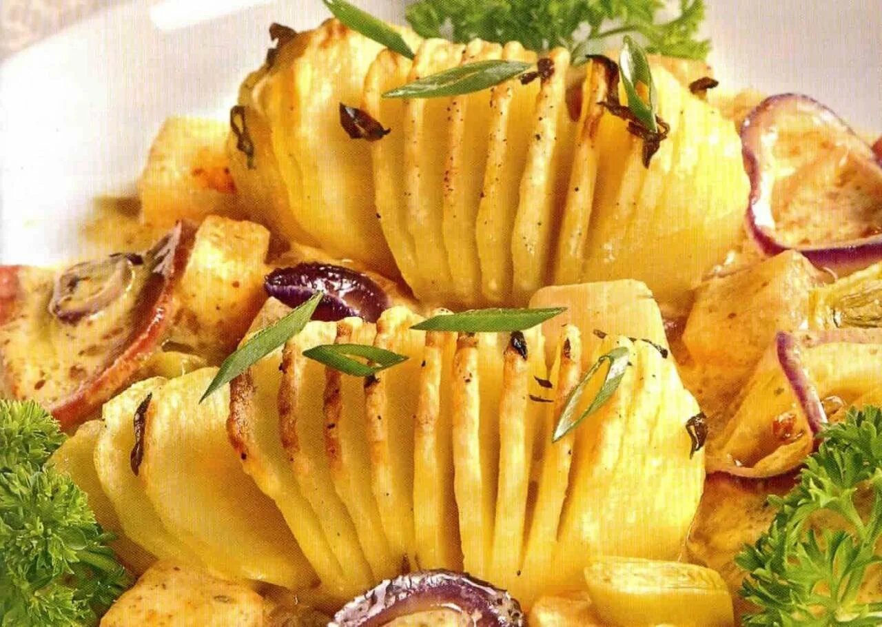 Картофельные рецепты фото. Блюда из картофеля. Запеченный картофель. Красивые блюда из картошки. Картофель на праздничный стол.