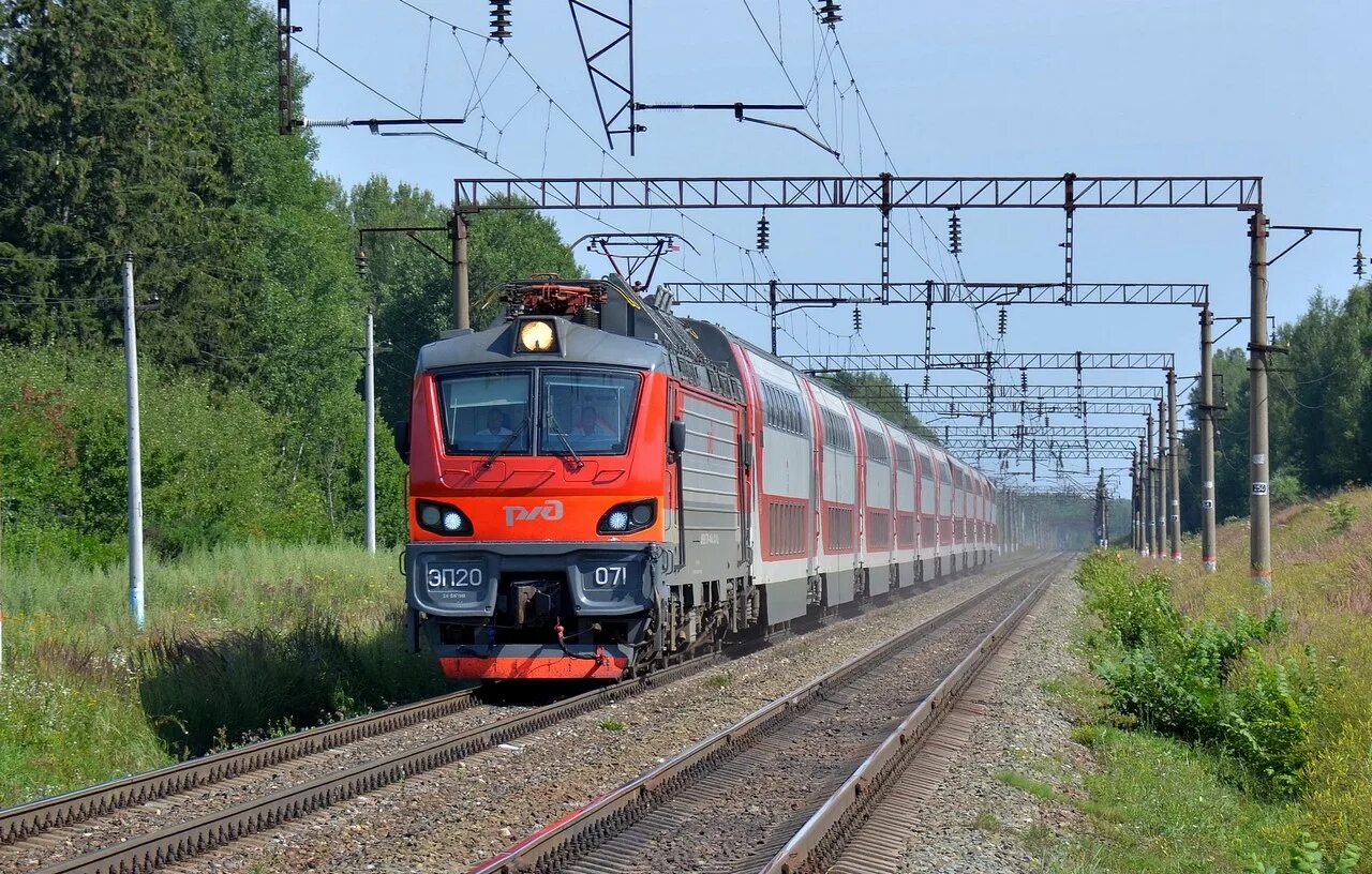 пригородные поезда крым. симферополь севастополь вагоны. лиски симферополь поезд. поезд днепропетровск симферополь. новые электрички в крыму.