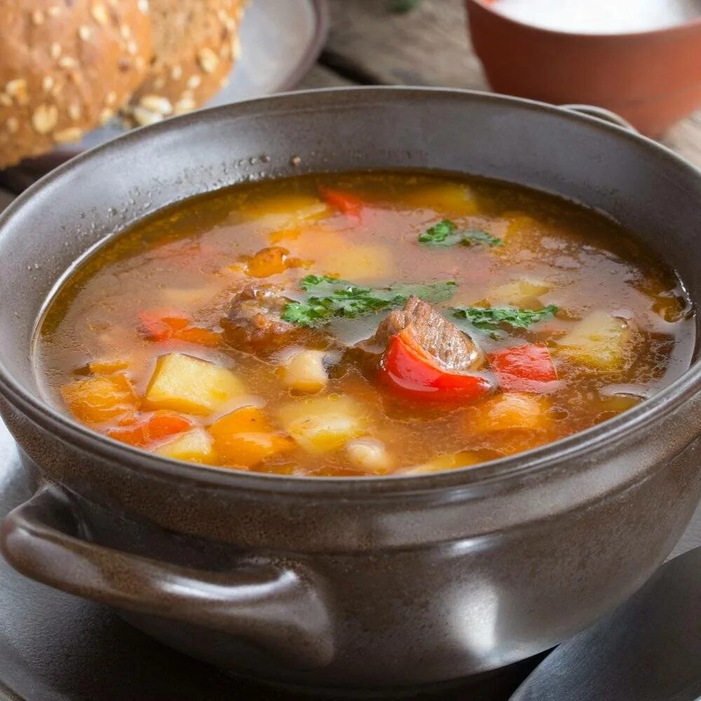 Для супа. Суп из говядины. Суп на мясном бульоне. Похлебка с мясом. Рецепт простого супа с мясом и картошкой