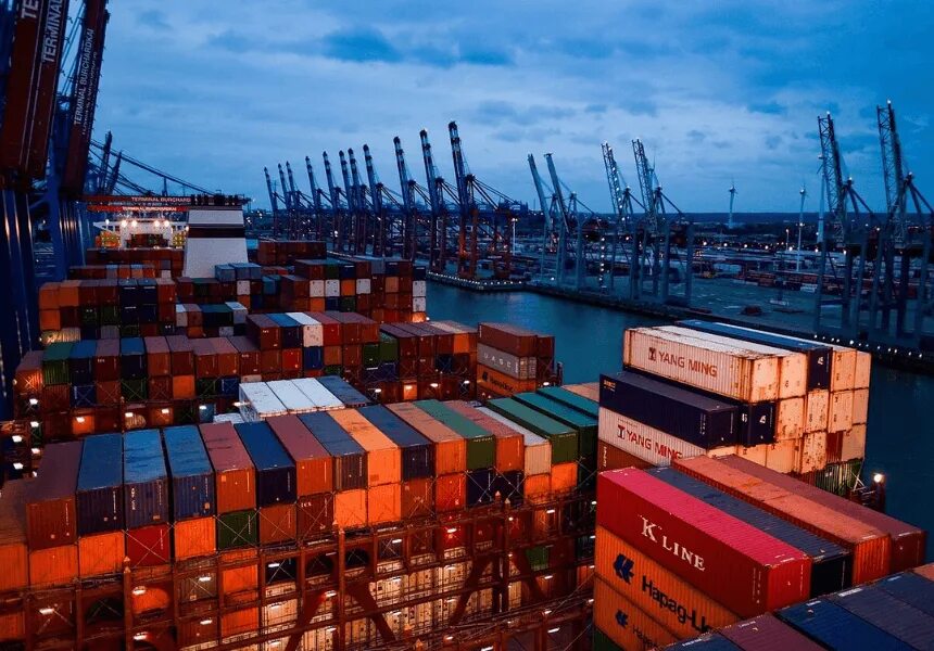 Экспорт порт. Экспорт. Пристань с контейнерами. Экспорт фото. Несырьевой экспорт картинки.