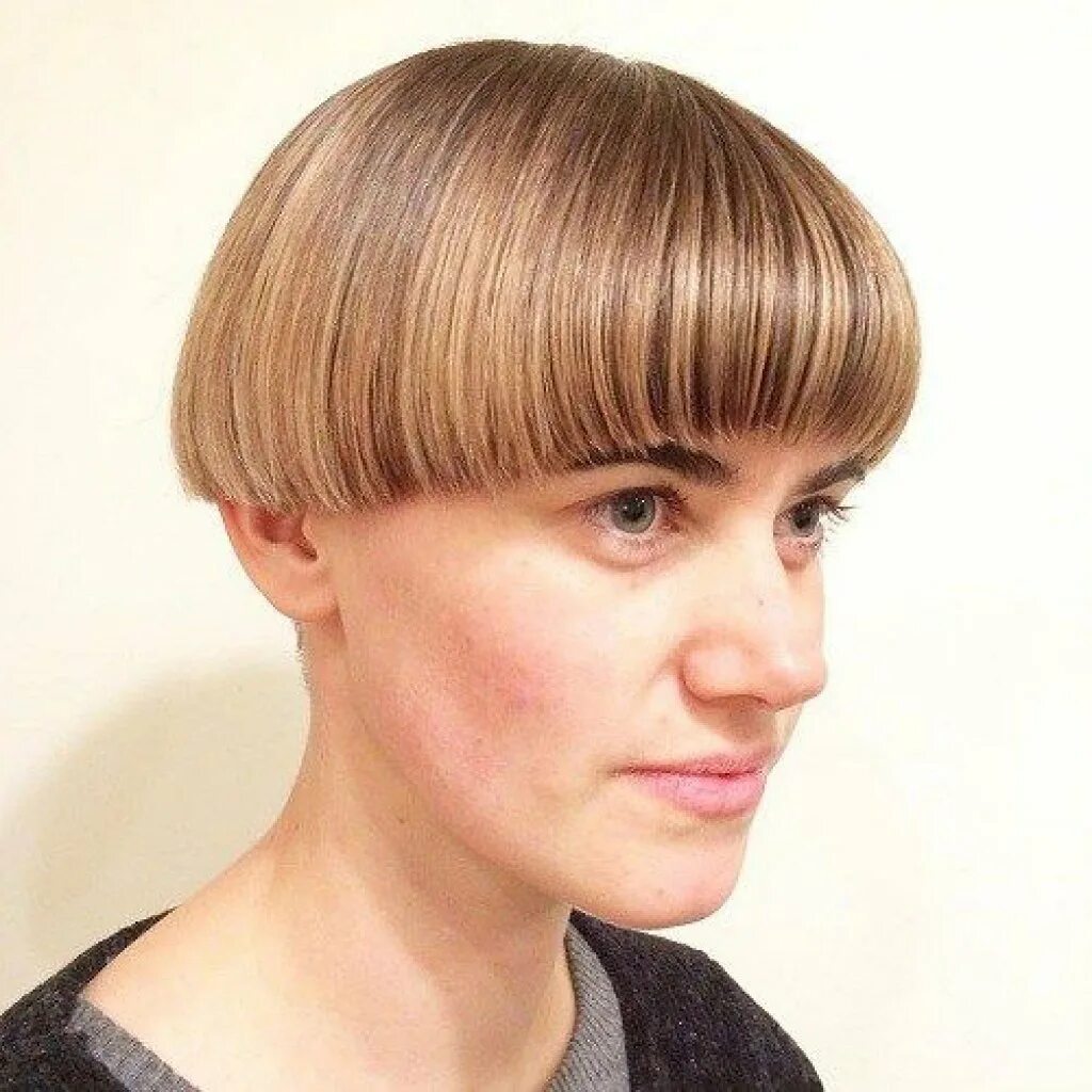 Шапочка с плавным переходом. Bowl Cut стрижка женская. Каре паж сессон. Прическа шапочка женская. Стрижка под горшок женская.