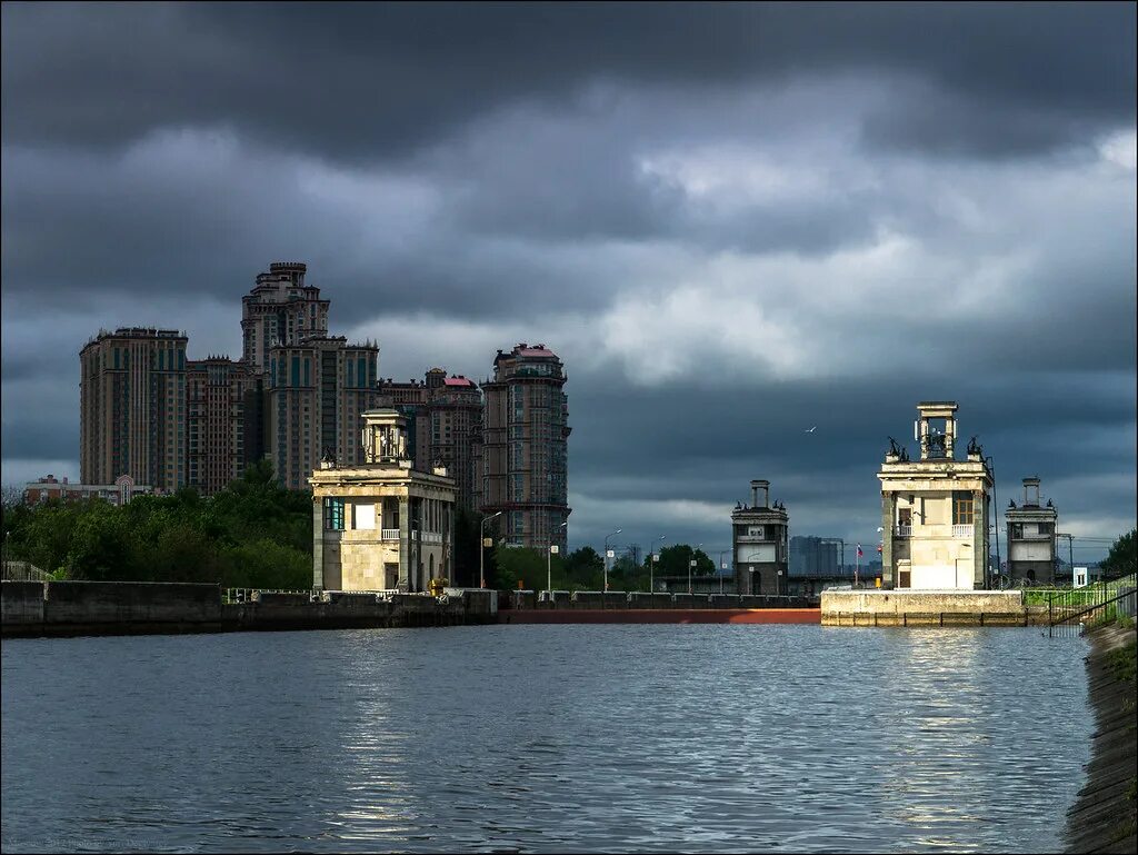 Улица шлюзы. Канал имени Москвы. Шлюз 8. Каналы в Москве водные. Канал имени Москвы летом.