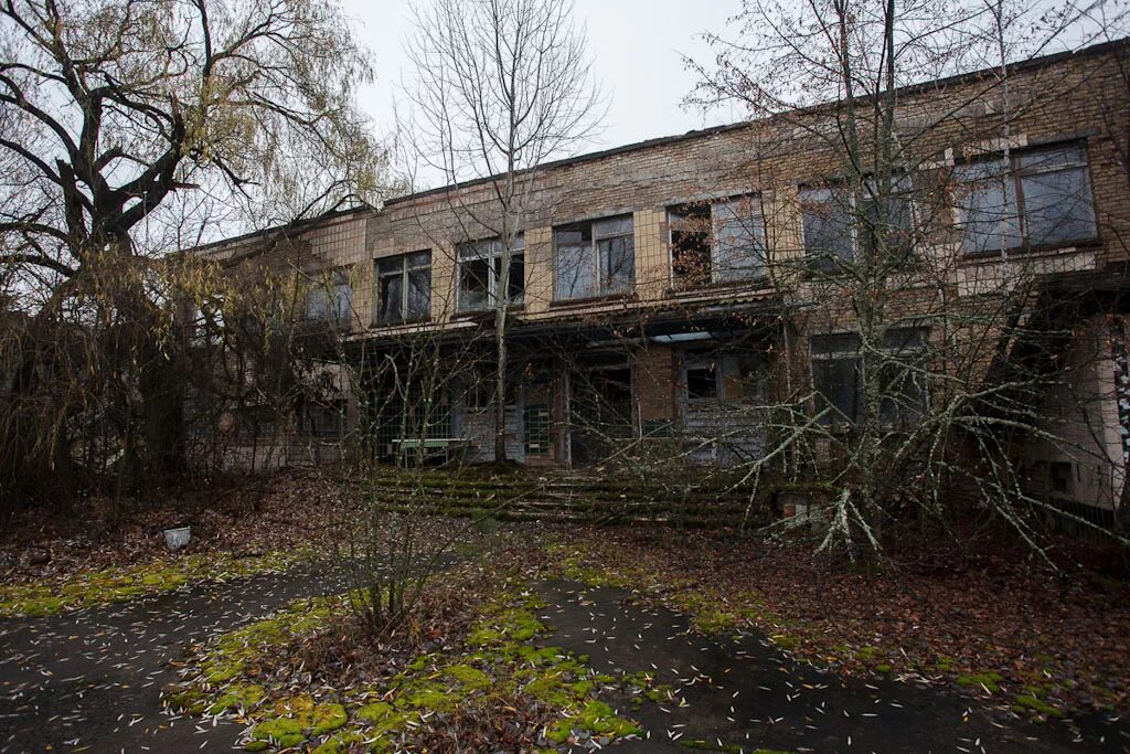 Школа в чернобыле. Припять школа. заброшенная школа в припяти. припять школа 1. припять разрушенная школа.