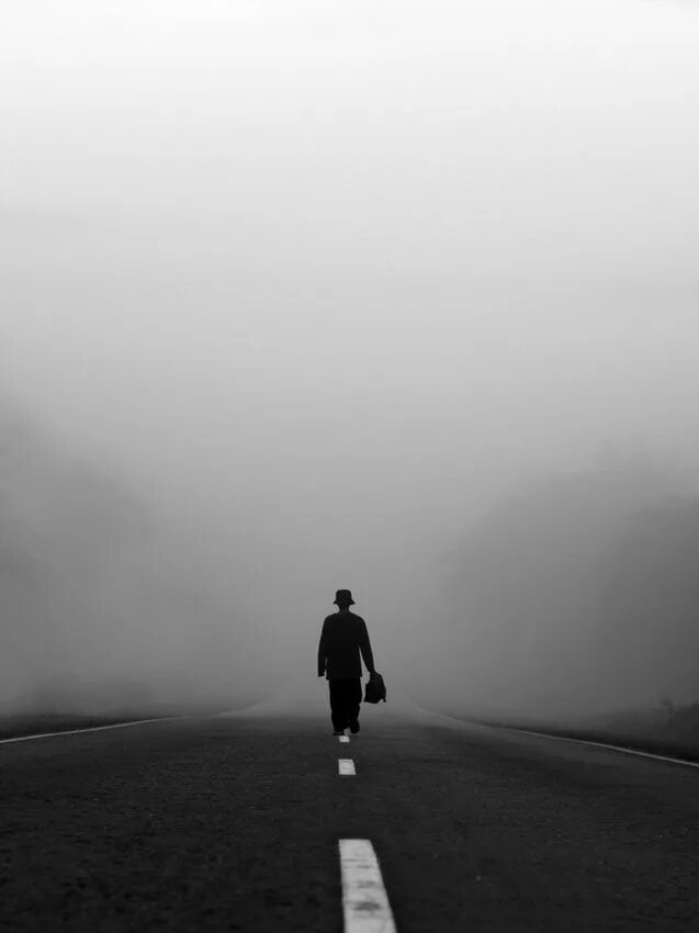 Человек идет спиной. Alone way люди не поймут. Alone way люди не поймут. Alone way люди не поймут. Alone way люди не поймут.