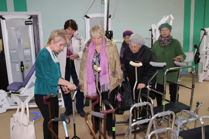 Группа инвалидов в омске. Социальная реабилитация пожилых. Бытовая реабилитация пожилых. Социальная адаптация пожилых людей. Бытовая реабилитация инвалидов.