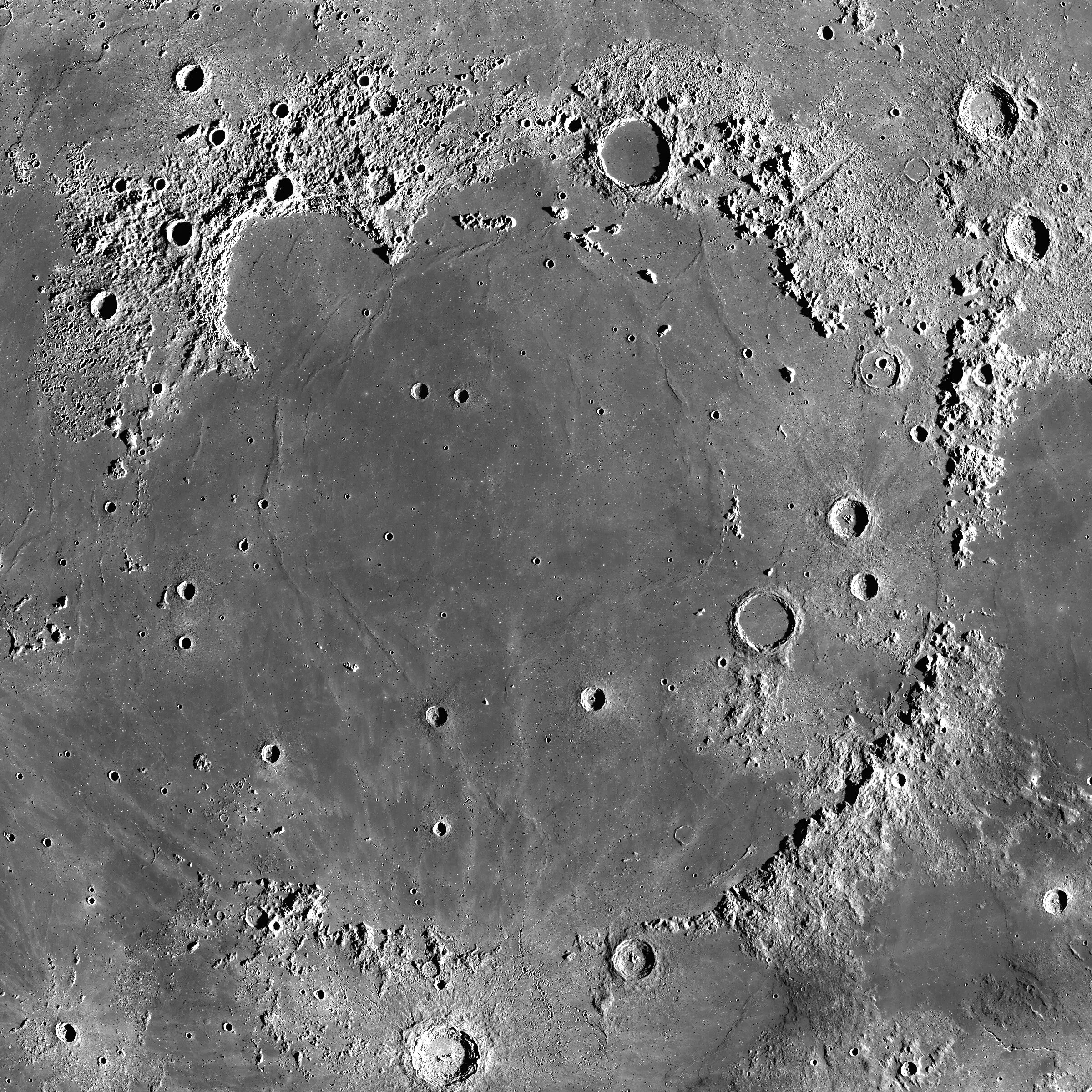 Кратеры на Луне. Кратер Ван де Грааф. Поверхность Луны кратеры и моря. Луна и море.