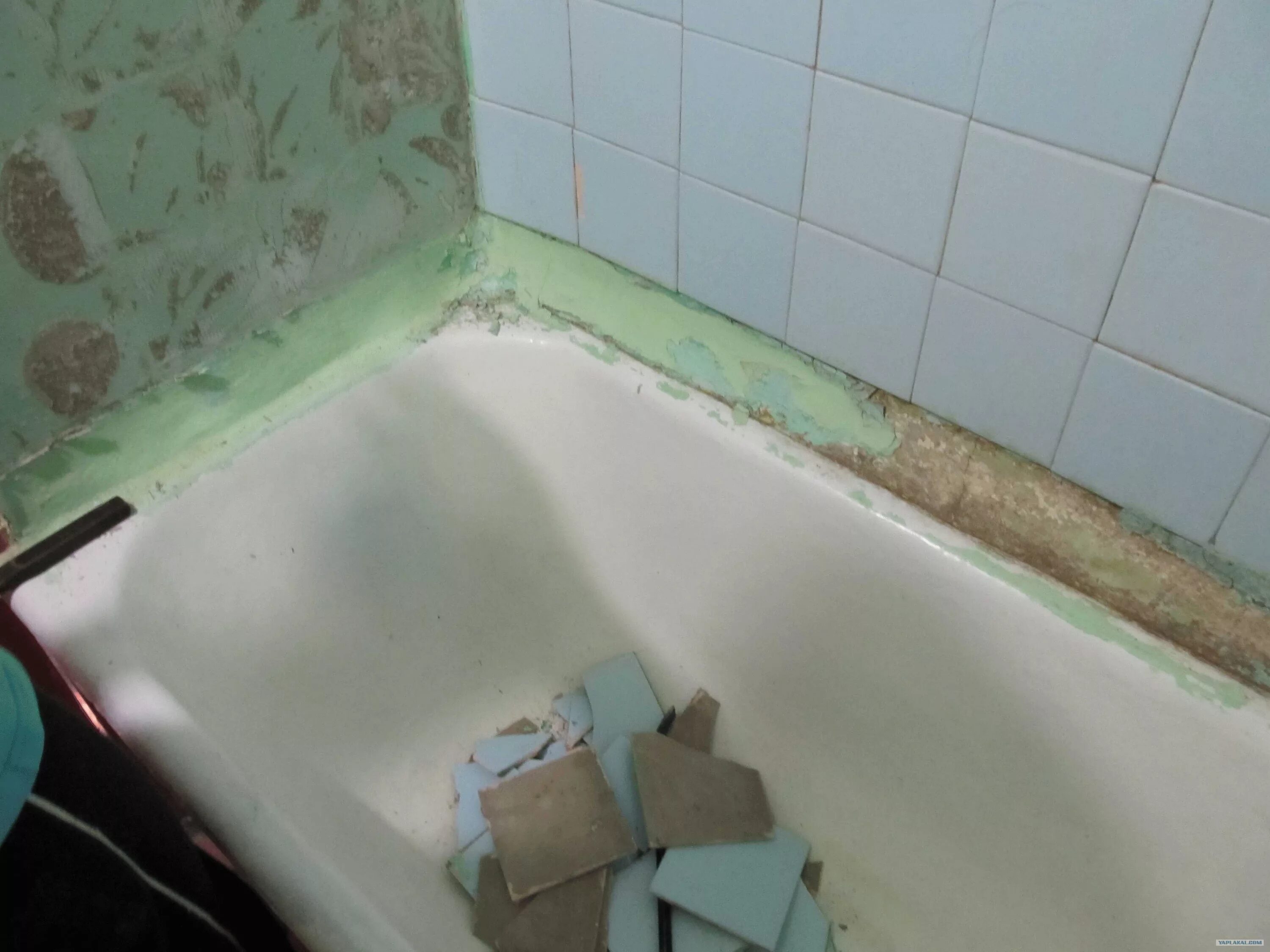 Сделать плитку своими руками ванной. Плитка в старой хрущевке в ванной. Ремонт в ванной процесс. Этапы ремонта в ванной. Этапы ремонта санузла в хрущевке.