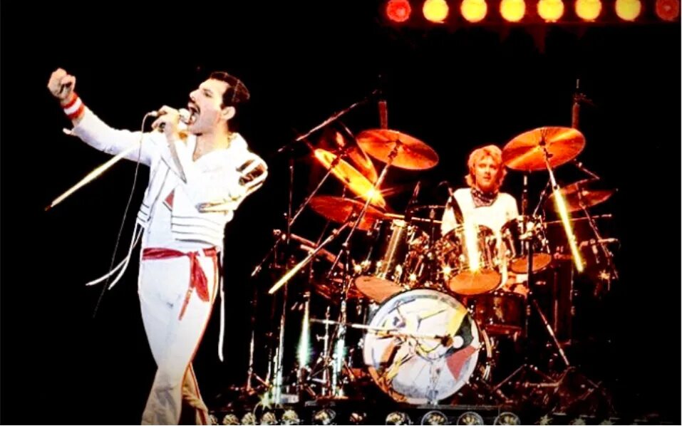 Queen back. Queen концерт 1972. Queen Live USA 1982. Queen - Live in Montreal 1982. Гастроли Queen в Японии первые.