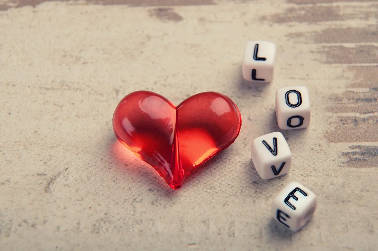Любимой игре 2 класс. Сердце любовь. Обои любовь. Романтические обои на рабочий стол. Картинки на тему любовь.