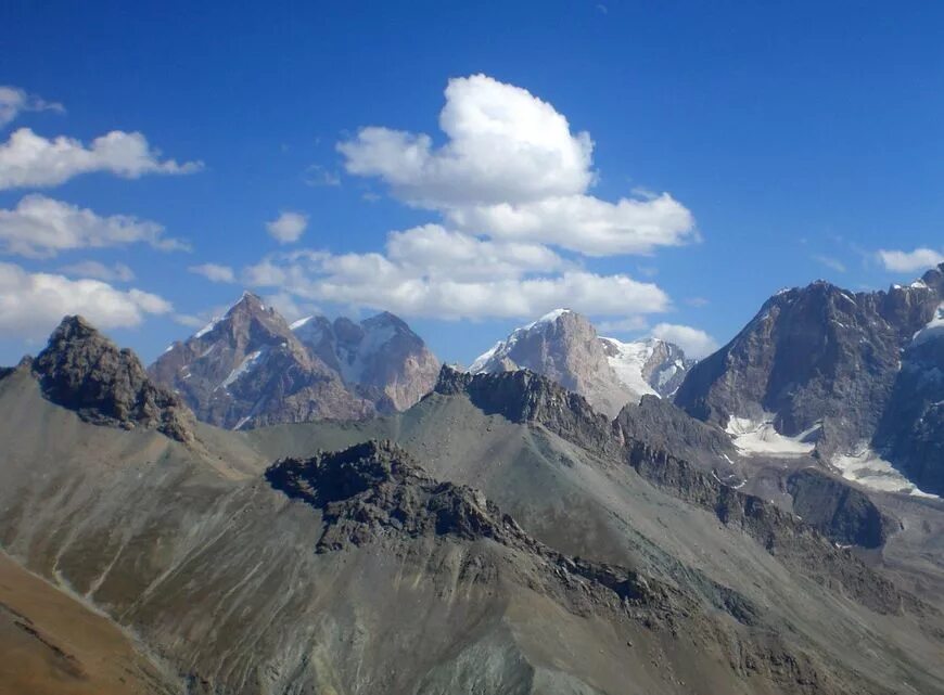 ташкент узбекистан горы чимган. высокая гора узбекистана. тянь-шань узбекистан. высокая гора узбекистана.