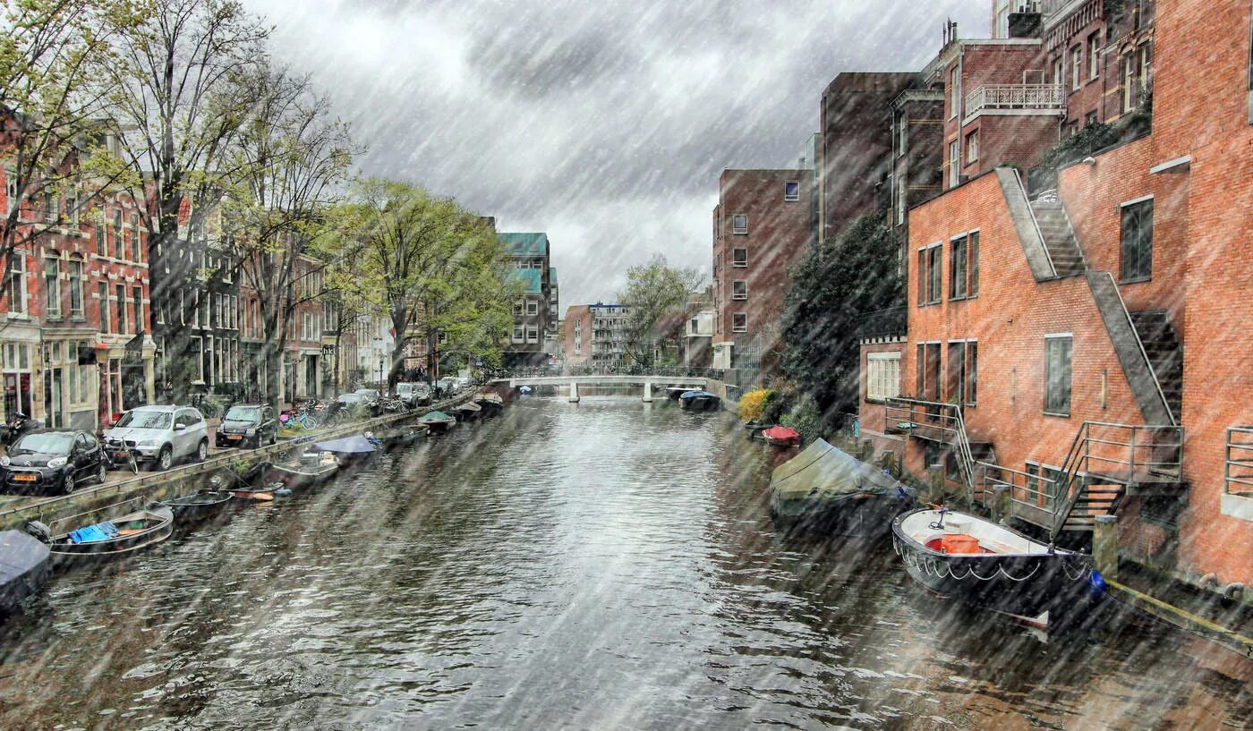 Столица дождей город. Амстердам климат. Амстердам дождь. Голландия климат. Дождливый Амстердам.