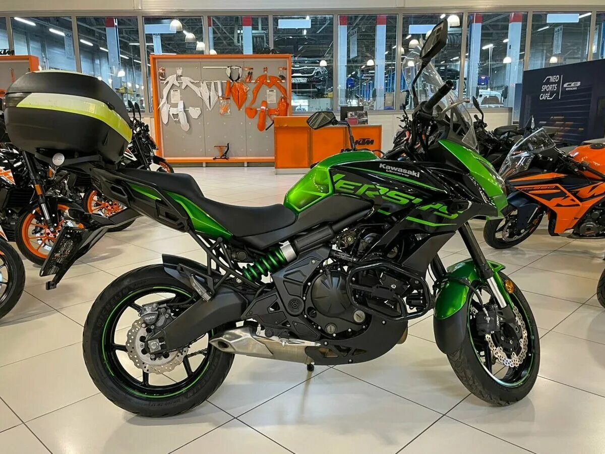 Зеленый 650. Кавасаки версус 650 2017. Versys 650 2017. Versys 650 2022. Versys 650 2015.