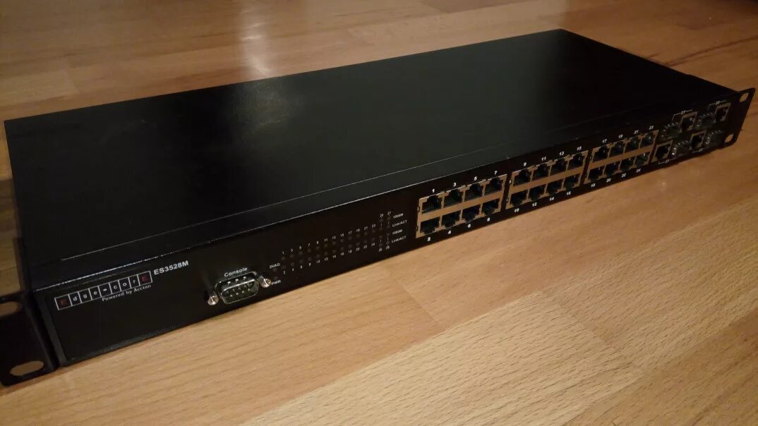 Edge core. Edge-core es3528m. edge core 3528m. коммутатор edge-core es3528m-sfp. edge core es3528m visio.