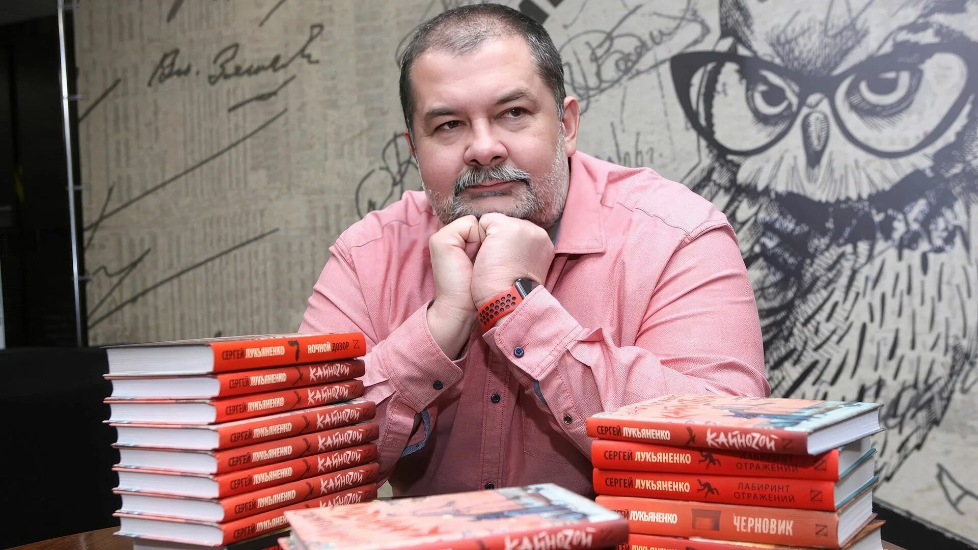 Фантаст лукьяненко. Писатель-фантаст сергей лукьяненко. сергей васильевич лукьяненко. сергей лукьяненко фантаст. сергей лукьяненко пейсатель.