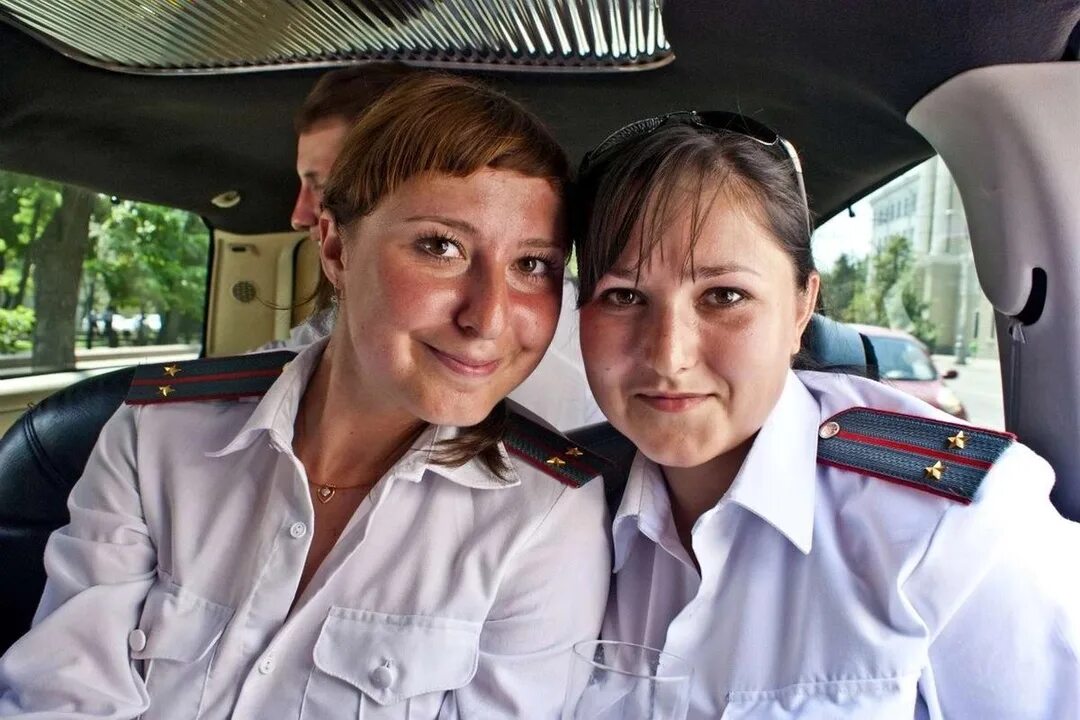 Как попасть в полицию девушке