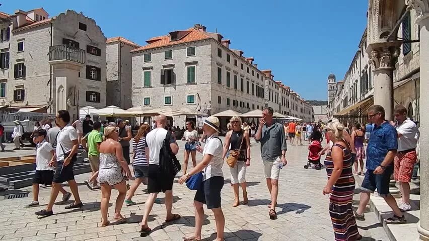 Dubrovnik Tourists. Улица Страдун в Дубровнике. Дубровник фото туристов. Много людей Дубровник.
