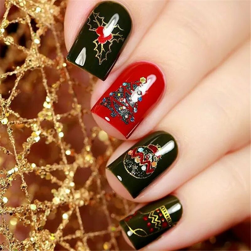 ногти красные с серебром. ногти черно красные со стразами. маникюр на новый год красный. маникюр красно черный дизайн новогодний. маникюр на новый год красный с черным.