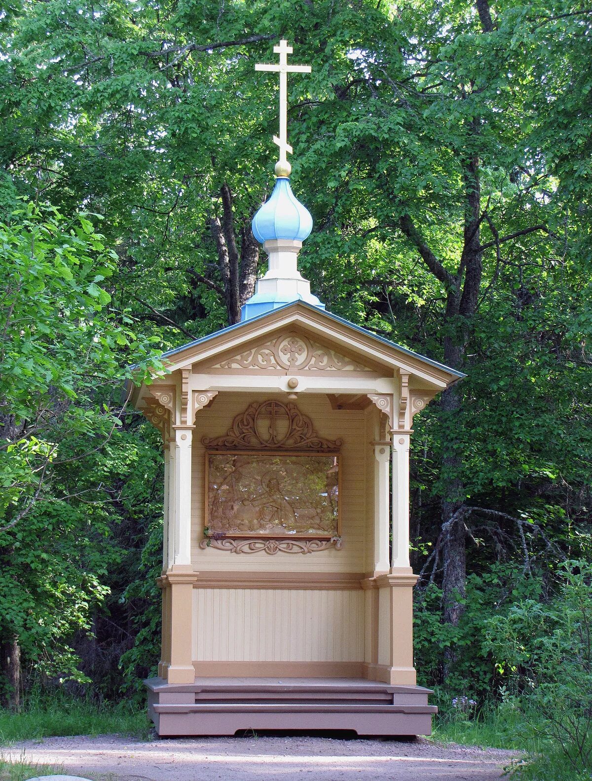 маленькая часовня. мини часовня на столбе. мини часовня. мини часовня. мини часовня.