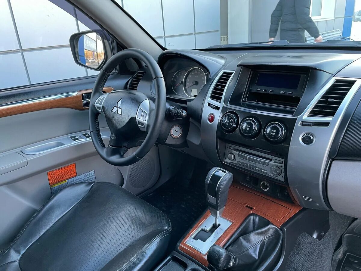 Mitsubishi pajero sport 2012 салон. митсубиси паджеро спорт 2010 салон. Pajero sport 2010 салон. митсубиси паджеро 4 салон. Mitsubishi pajero sport 2008-2013.