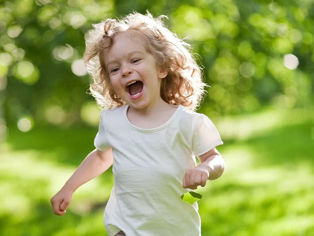 гиперактивные дети. гиперактивность у ребенка. активный малыш. дети в квартире. гиперактивные дети.