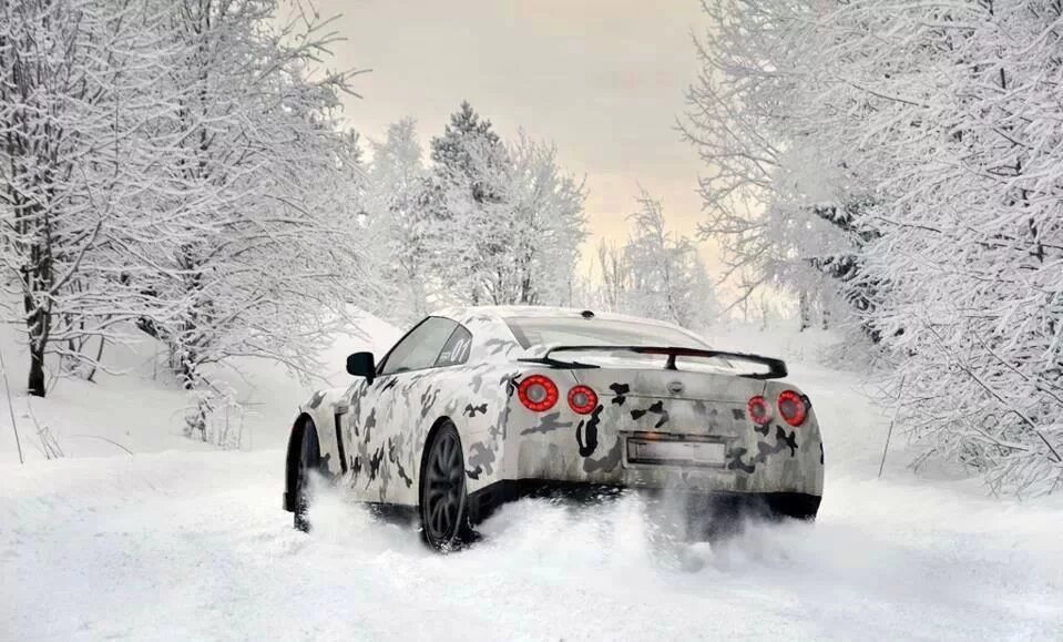 Drifting snow. Nissan GTR r35 зима. Ниссан ГТР 35 зимой. Nissan GTR r35 зима дрифт. Nissan Skyline GTR r35.