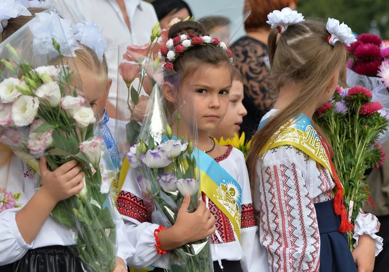 Фото детей украины. Дети Украины. Школа в Украине. Украинская школа. Дети России и Украины.