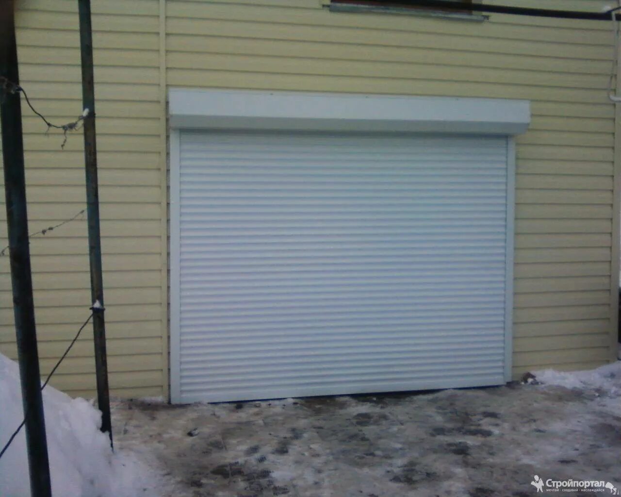 зелёные рулонные ворота алютех. рольворота бу. павильон с рольставнями. мягкая ролета для склада. 3/3.