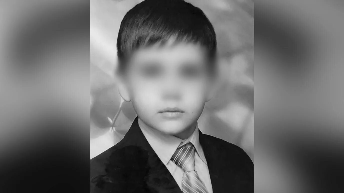 Умерший мальчик. Кладбище детей. Умерший мальчик. Умерший мальчик. Умерший мальчик.