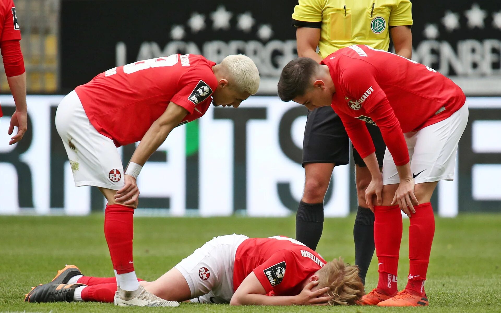 Felix gotze. Венгерские футболисты. Сборная венгрии на евро. Ники билли нильсен. Винс папале.