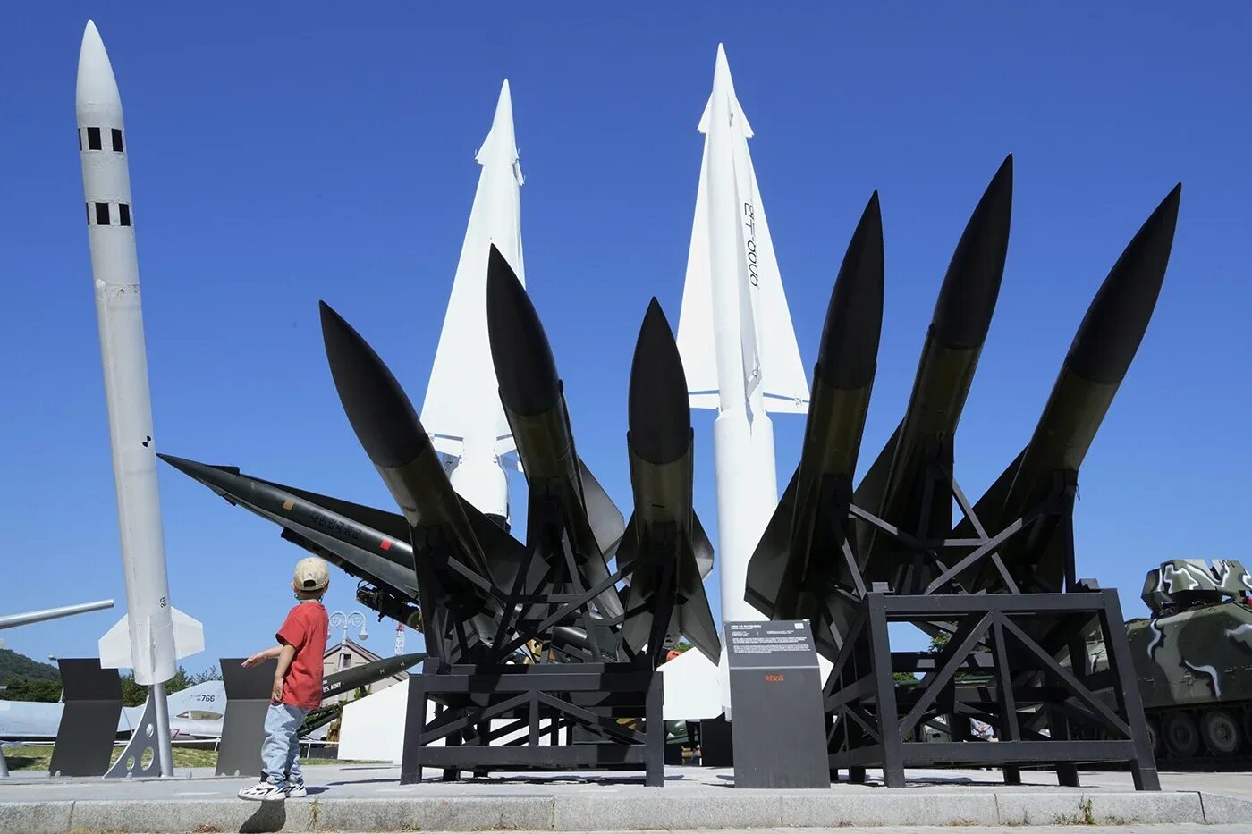 Корея оружие россии. Российские ракеты. Ракеты на вооружении России. Российское вооружение. Китайские ракеты.