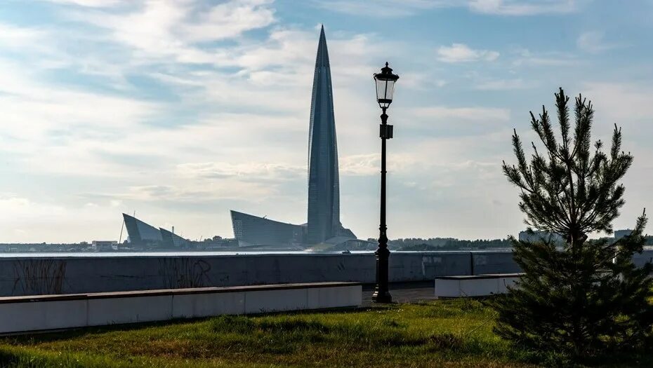 Прогулочная у лахта центра. Лахта прогулочная зона. лахта центр прогулочная зона. новая прогулочная зона у лахта центра. территория перед газпромом питер.