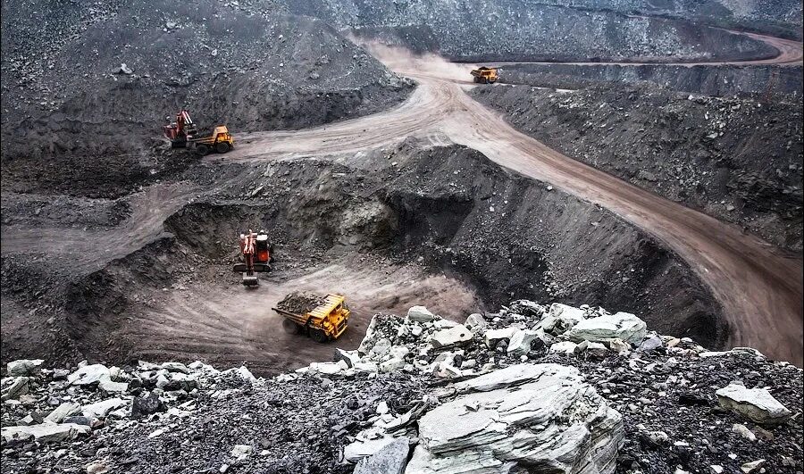 Добыча каменного угля. Открытая добыча угля. Добыча угля карьер. Добыча каменного угля открытым способом. Открытая добыча каменного угля