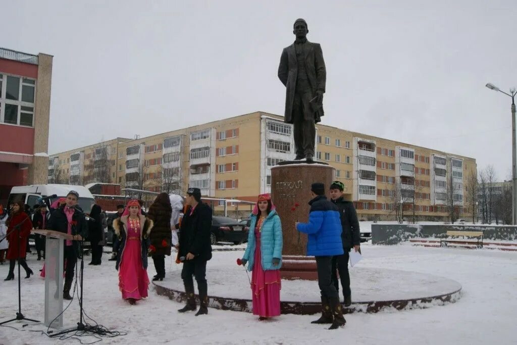 Что произошло в елабуге и нижнекамске. Школа 1 Елабуга. 1 Школа город Елабуга. Город Елабуга школа 8. Гимназия 1 Елабуга.