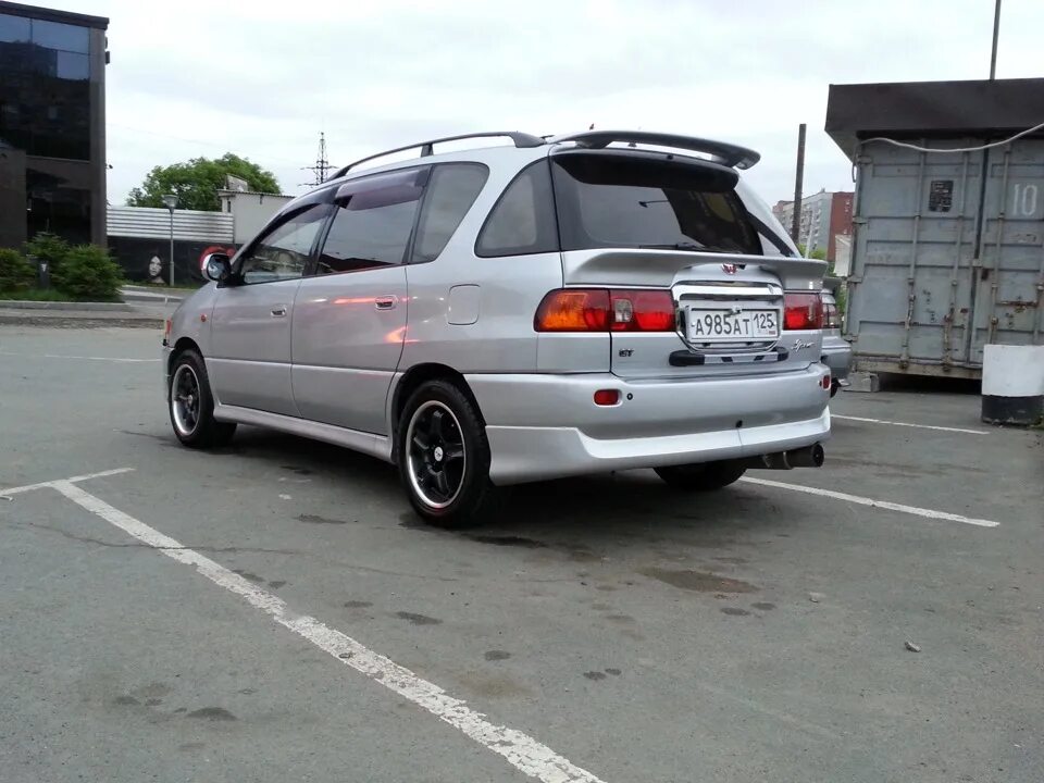 Toyota ipsum 1998 tuning. Toyota ipsum 1998. Ипсум 10 фото. Тойота ипсум 10 кузов. Ипсум 10 хабаровск.