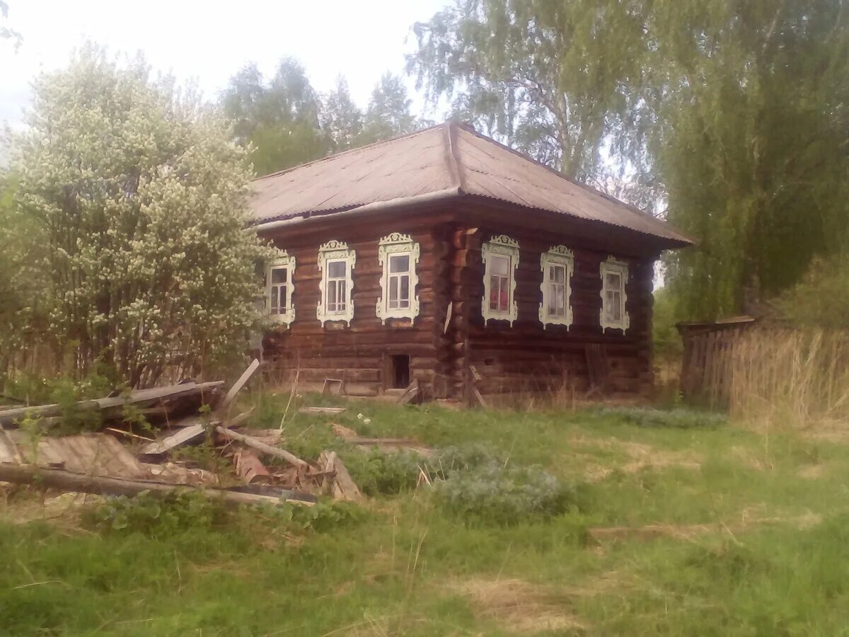 Брошенные дома в деревнях. Заброшенные деревни в Московской области. Брошенные деревни России. Заброшенный деревенский дом.