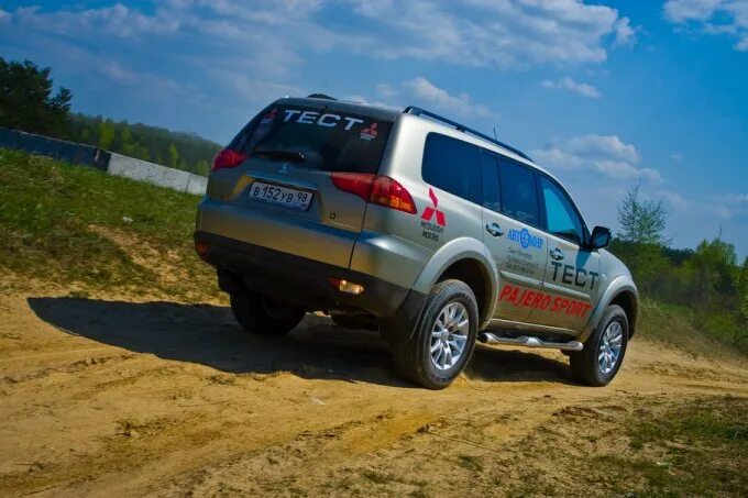 Mitsubishi pajero sport белый 2011. Mitsubishi pajero sport белый 2011. паджеро спорт екатеринбург. Mitsubishi pajero sport 2011. паджеро спорт 2 серый.