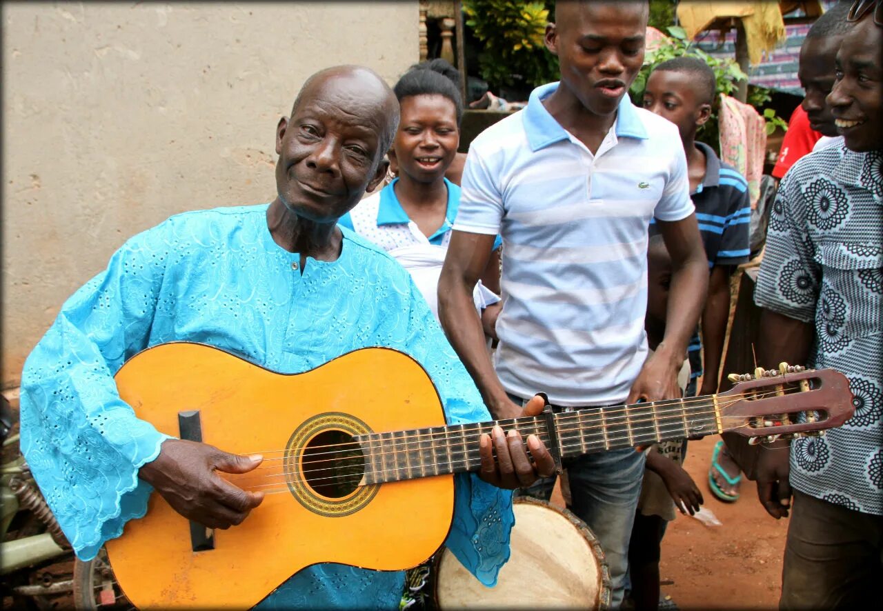 Экскурсия проводится на местном фольклорном диалекте. Кот д ивуар деревни. Бабушки поют. Дизайн афиши в русском стиле. Музыкальная деревня.