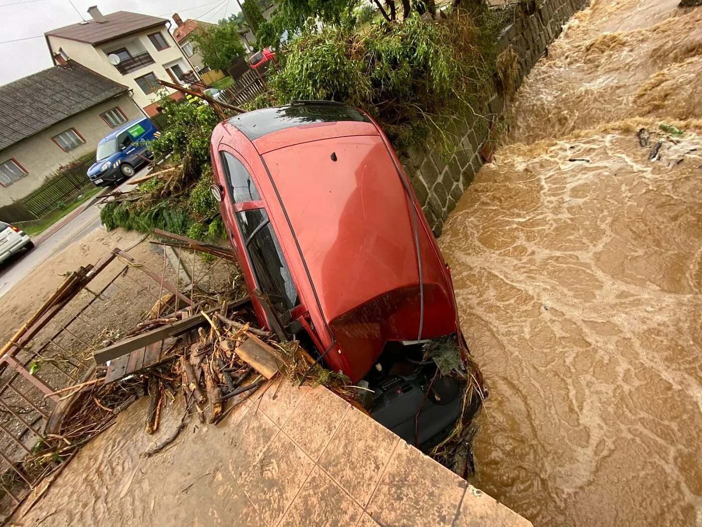 Что будет после наводнения. Наводнение в Чехии 2002. Наводнение в Чехии в 2002 году. Наводнение в Праге 2002. ЧС наводнение.