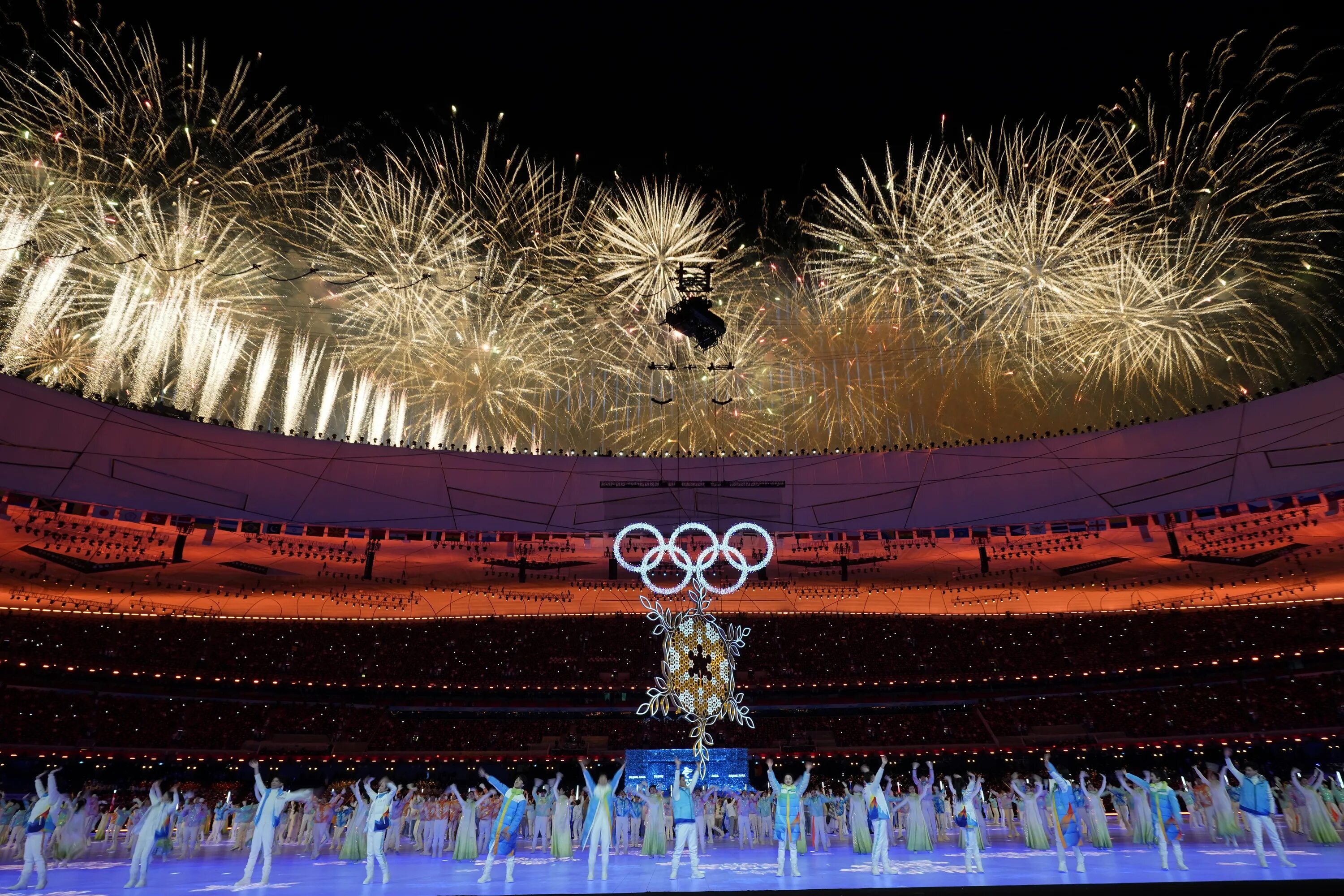 Пекин 2022. Олимпийские игры в Пекине 2008 года стадион. Стадион Птичье гнездо в Пекине Олимпийские игры 2022. Олимпийский огонь в Пекине 2022.