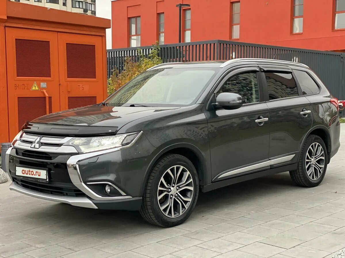 Митсубиси Аутлендер 3 поколения. Mitsubishi Outlander III Рестайлинг 2. Мицубиси Аутлендер 4. Mitsubishi Outlander III Рестайлинг.