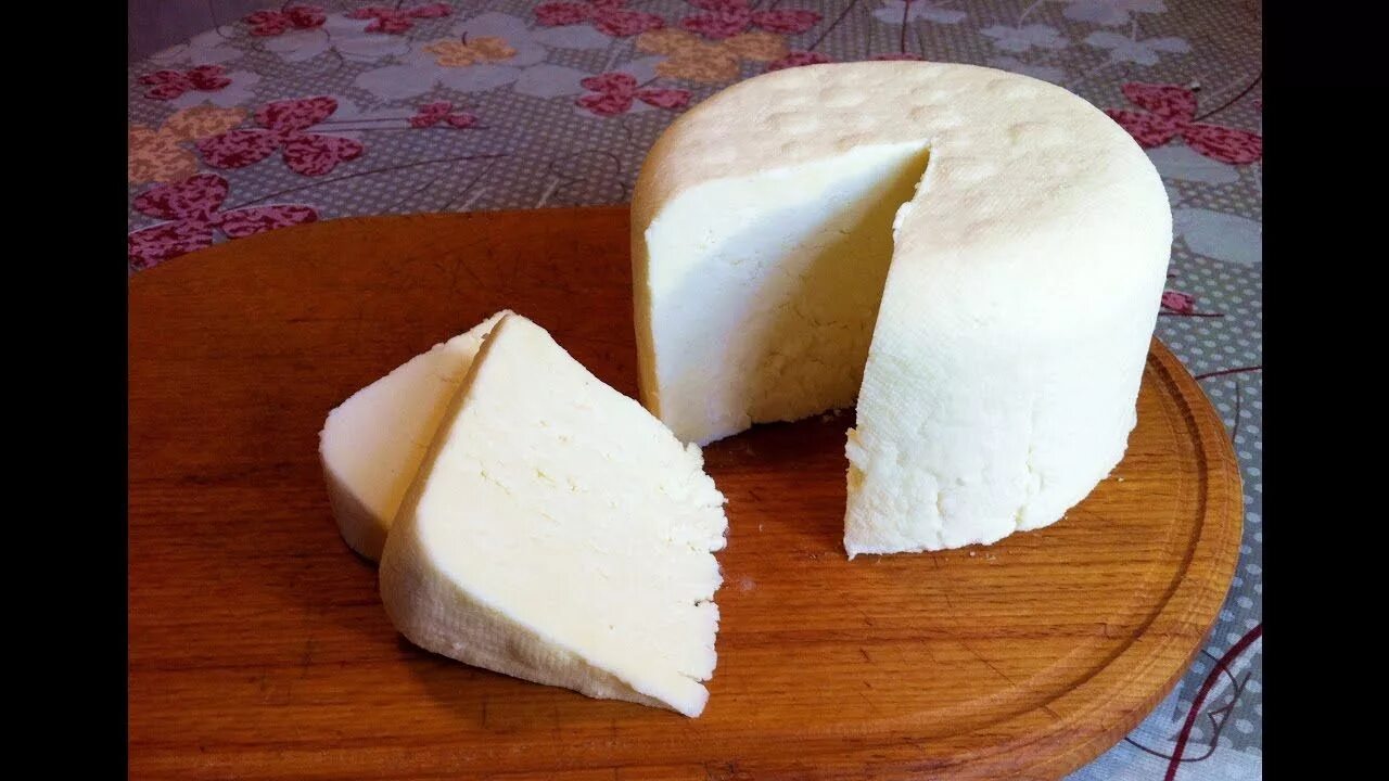 Домашний сыр из молока. Домашний сыр из творога и молока пошаговый. Сыр из молока в домашних. Сыр молочный. Домашний сыр просто вкусно