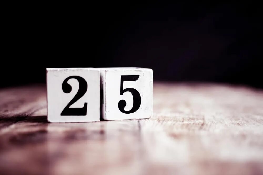 25 число октября. Число 25 фото. фон темный с цифрами 25. число 25 арт. номер 29 на красивом фоне.