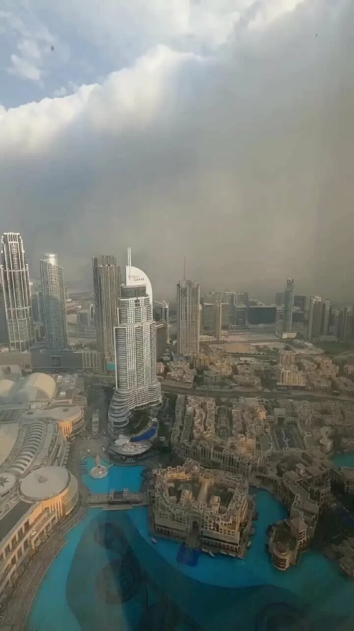 Дубай сейчас открыт. Абу Даби песчаные бури. Песчаная буря в Дубае 2022г. Песчаная буря ОАЭ 10.10.2022. Пыльная буря в Дубае.