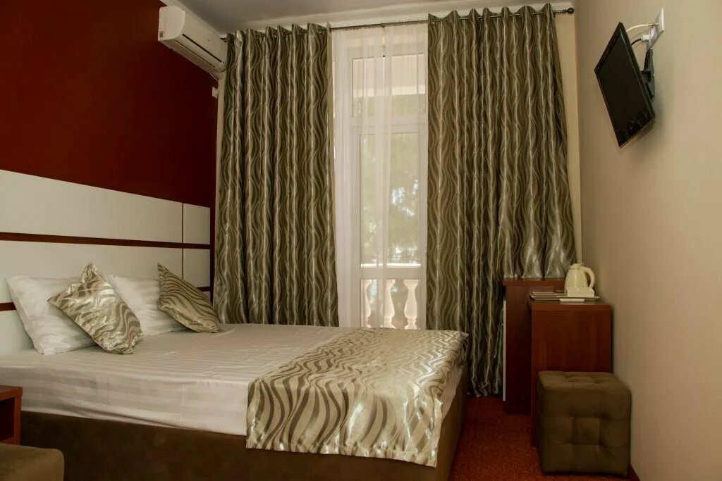 Отель сана абхазия. Тен сан отель. Апсны пансионат бамбора абхазия. Гренада 3 лазаревское. Отели в абхазии полный пансион.