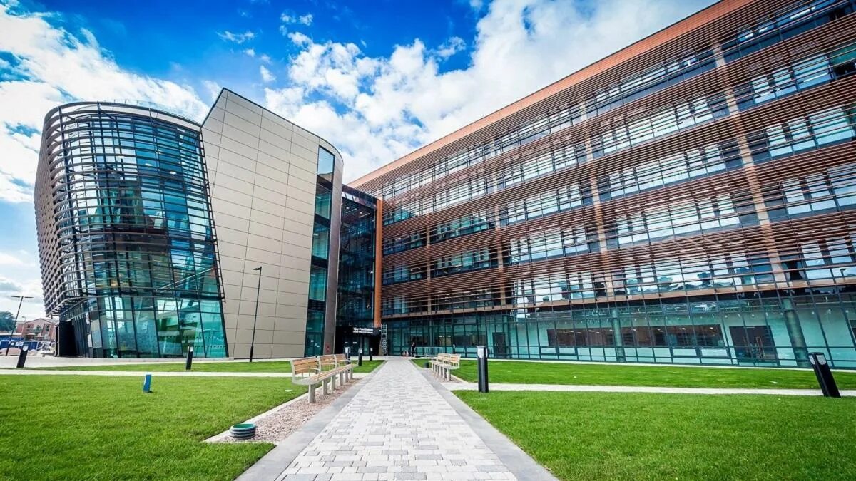 Selection university. Университет де монфор. de montfort university алматы. университет лестера великобритания. de montfort university logo.