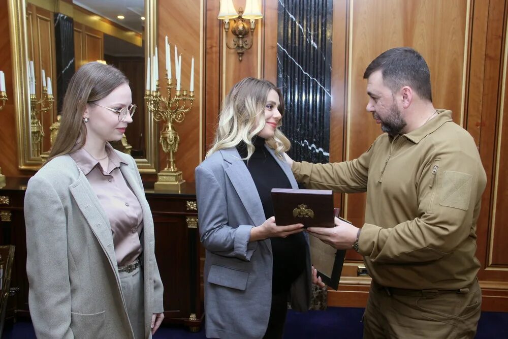 Артисты донецкой народной республики. Артисты донецкой народной республики. Артисты донецкой народной республики. Артисты донецкой народной республики. Актер в донецке.