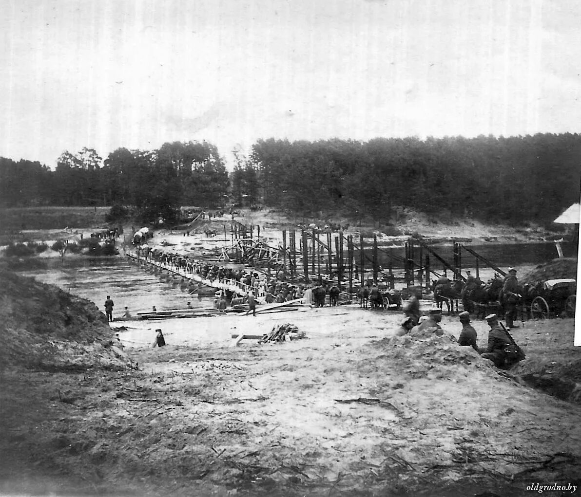 Форсирование реки неман 1944. Форсировал неман. Форсирование реки неман. Река неман 19 век. Венгерские солдаты форсируют реку.