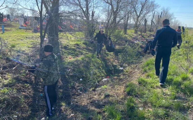 Работа в новоузенске. Кладбище в Новоузенске. Городское кладбище Новоузенска. Коп в Новоузенском районе.